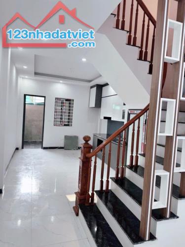 Bán nhà đẹp Đại Thành Quốc Oai, DT 47m2, 3 tầng mới vào ở luôn, ô tô đỗ cửa, nhỉnh 3 tỷ - 3