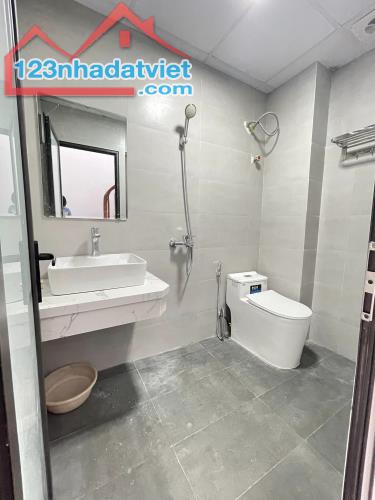 * Nhà đẹp ở ngay, ngõ 924 Nguyễn Khoái 33m*5 tầng, MT 4m, Ô TÔ, KINH DOANH, giá 5,8 tỷ. - 2