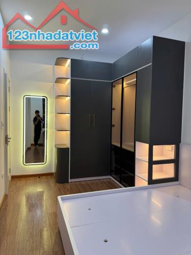 Bán nhà gần ngã tư Vạn Phúc 45m2*4T, ngõ thông oto đỗ gần giá chỉ 9.45 tỷ!