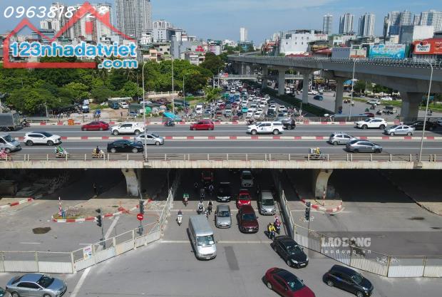 NGÃ TƯ XUÂN THUỶ - HỒ TÙNG MẬU TẶNG NHÀ  4 TẦNG - DÂN XÂY CHẮC CHẮN  Ở NGAY - SỔ PHÂN LÔ