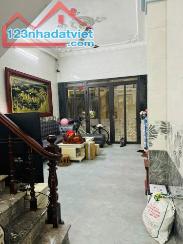 Bán Nhà Phố La Thành 60m Kinh Doanh ra Phố nhỉnh 11tỷ