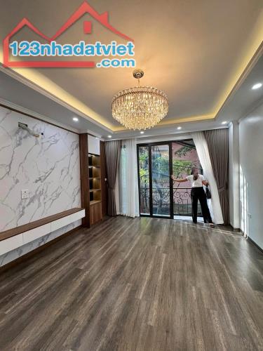 ⚜️ Thụy Khuê Gần Hồ Tây, 42M2 7T Thang Máy Xây Mới, MT 4.1M, Gara Ô tô, Chỉ 15 TỶ ⚜️