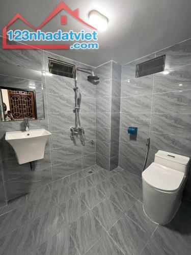 Bán Gấp - Ở Ngay - Ngõ Văn Chương - Đống Đa - 28m2/4 tầng/4,6mMT * giá 6,6 tỷ - 5