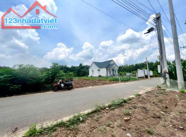 BÁN ĐẤT XÂY NHÀ VƯỜN, 2.000m2, Giá 280Tr, CÓ DÂN CƯ, VIEW SÔNG MÁT MẺ - 2