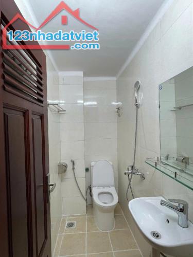 KHU PHÂN LÔ ÔTÔ 651 MINH KHAI - 38 M2 x 5 TẦNG - 6 NGỦ - Giá 6.2 Tỷ - Sổ vuông - Ngõ nông - 3