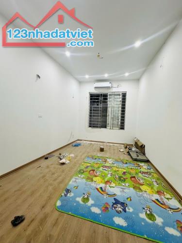 KHU PHÂN LÔ ÔTÔ 651 MINH KHAI - 38 M2 x 5 TẦNG - 6 NGỦ - Giá 6.2 Tỷ - Sổ vuông - Ngõ nông - 4