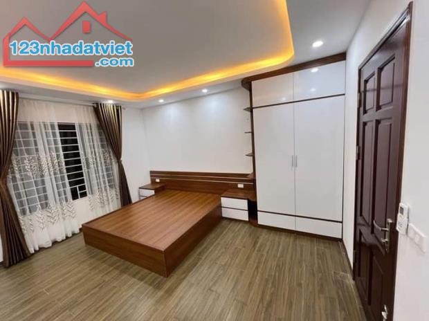 🏠 NHÀ HIẾM 9 TỶ ĐỐNG ĐA - 7 TẦNG THANG MÁY - SÂN ĐỂ XE RỘNG - 3 BƯỚC RA PHỐ