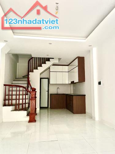 NHỈNH 6 TỶ NHÀ RIÊNG DÂN MỚI XÂY KIÊN CỐ PHỐ LỤA VẠN PHÚC, DT 32M2=5 TẦNG, MẶT TIỀN 4M - 1