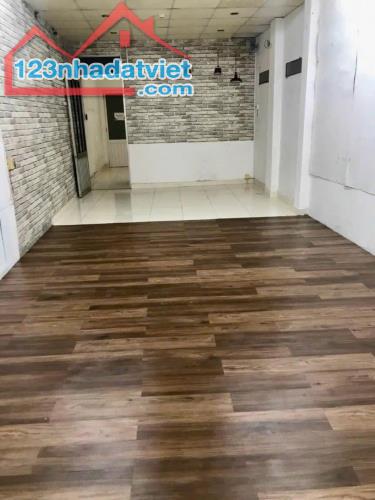 Bán Nhà 3 tầng, 1 tum, dt: 56m2, P .Vạn Thạnh. tp. Nha Trang. giá 10 tỷ liên hệ:  09169614