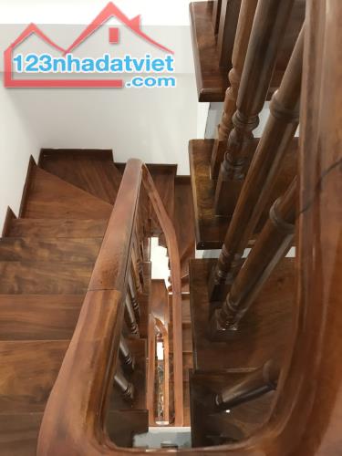 Bán nhà phố Vũ Trọng Phụng quận Thanh Xuân 40m2, 5 tầng, MT4m, lô góc, 6 ngủ, giá 8 tỷ