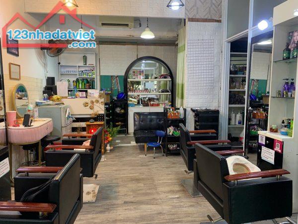 Nhà Bè  ! Sang Salon Tóc – Nail Mới , MB thuê hiện trả chỉ có 6,5 tr/ tháng , Tel - 3