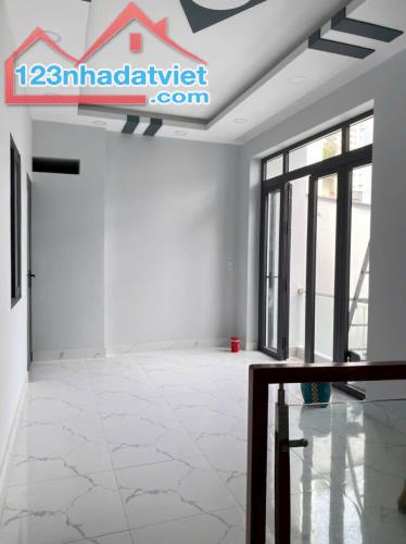 HẺM XE HƠI cách 10m - PHƯỜNG 3 QUẬN 8 - 62M2 - NGANG 6M - 5 TỶ HƠN. - 1