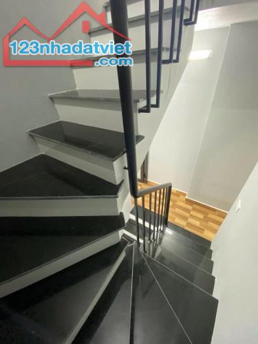 Bán nhà trung tâm phố Hoàng Đạo Thành - Kim Giang 35m2x3 tầng, giá 5.5 tỷ ngõ ô tô - 4