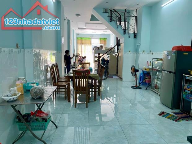 Bán nhà chính chủ MT KV Chợ Tân Hương Q.TP - 12,4 tỷ, 109m2, 4 tầng BTCT