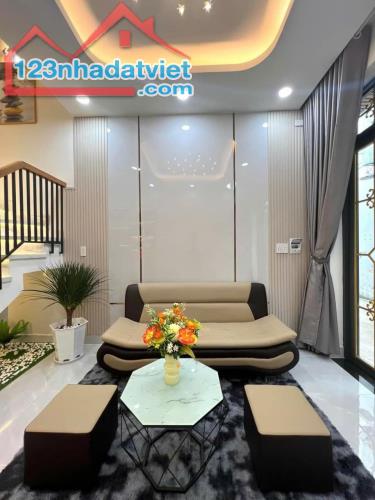 Cách Mạng Tháng 8, Quận 3, 4 tầng CN 48m² nhỉnh 6 tỷ. - 1