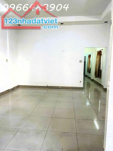 Cho thuê nhà nguyên căn 2pn 120m2 mặt tiền đường 41 - Linh Đông