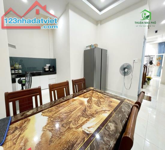 Bán Nhà Bình Thạnh Cạnh Chợ Bà Chiểu, Nhà Đẹp 52m2 x 3 Tầng, 4 PN - 4