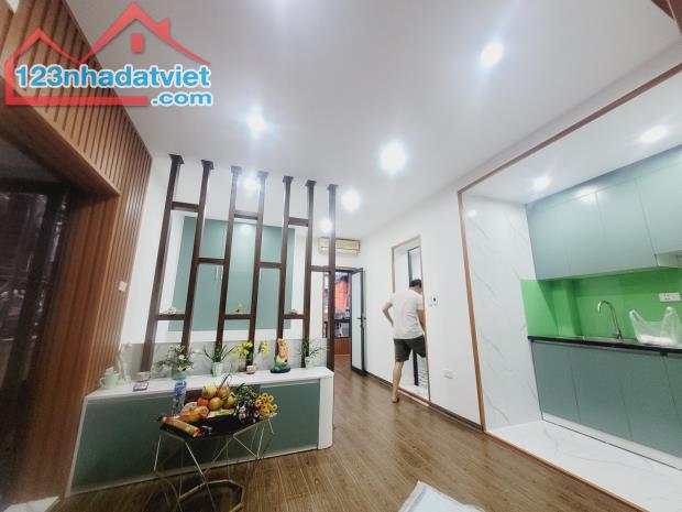 Bán nhà Tập thể đường Nguyễn Trãi, Thanh Xuân, Royal City, nhà đẹp full nội thất, ô tô đỗ