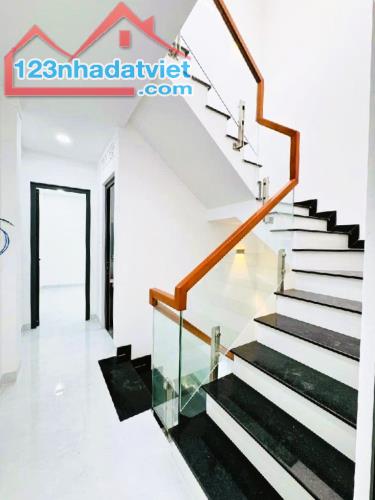 NHÀ MỚI THƠM SƠN - 4 TẦNG x 44 M2 (3,4 X 13) - SÁT MT CÁCH MẠNG THÁNG TÁM - Q.3. - 3