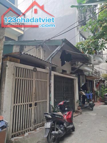 Bán đất tặng nhà 4 cũ, phố Văn Cao 52m2