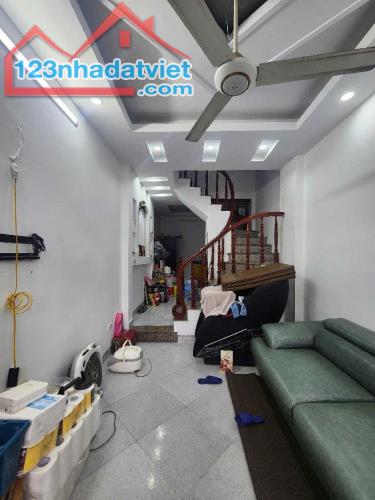 Bán nhà dân xây Định Công Thượng gần ôtô 30m2 giá 1.85 tỷ