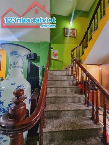 cần bán nhà ao sen hà đông 57m gíá 11.5 tỷ ô tô đỗ chước cửa .