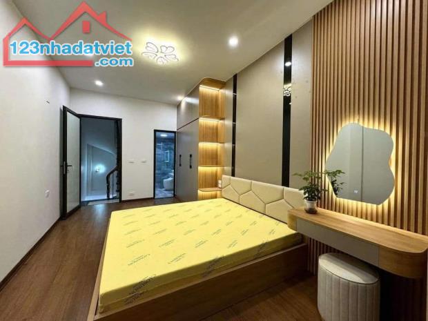 Bán Nhà Hào Nam, 31m2 4T 5,65 Tỷ, Lô Góc, Ngõ thông, Gần Phố, Sát Oto tránh đỗ an sinh vip - 1