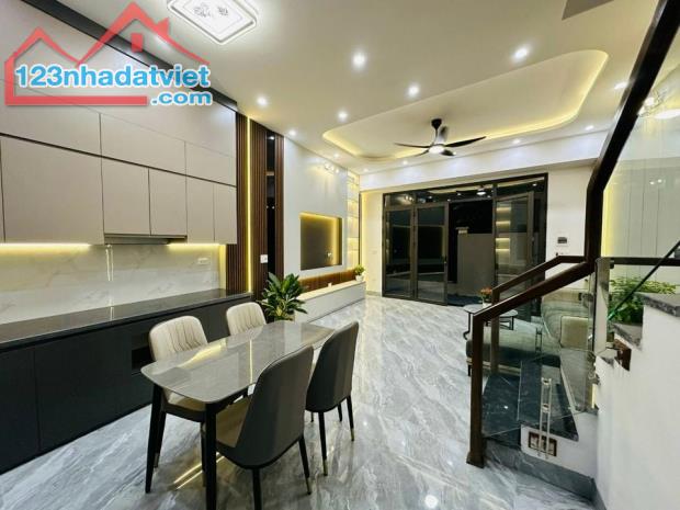 BÁN NHÀ ĐẸP MINH KHAI 50M2 4TẦNG GIÁ 10.5 TỶ- 2 THOÁNG Ở NGAY-Ô TÔ ĐỖ CỬA