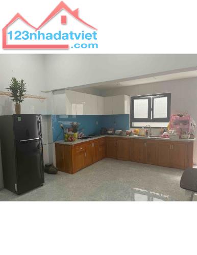 BÁN NHÀ SÁT TÊN LỬA ĐƯỜNG 12M 100m2 4TẦNG 4PN DÒNG TIỀN 30TR/T 11 TỶ - 2