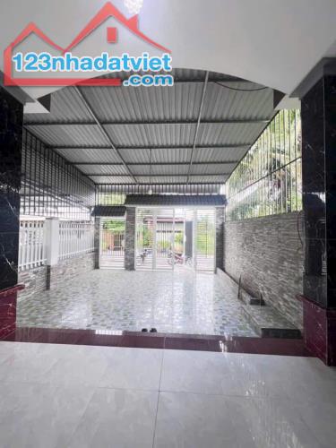 Choáng Váng Cần Bán Căn Nhà Tại Hóc Môn 290m2 1tỷ5 Sổ Hồng Riêng.