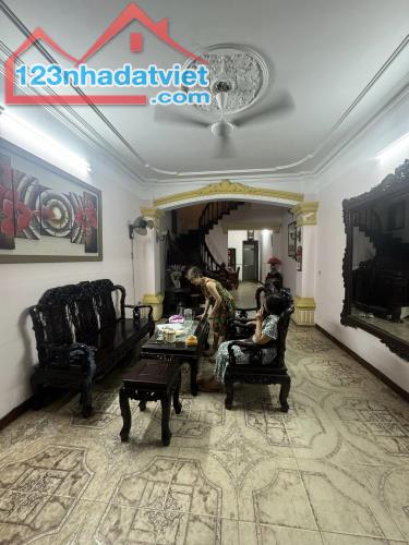 BÁN NHÀ KĐT ĐẠI KIM GẦN MẶT PHỐ CHÍNH, ĐƯỜNG Ô TÔ CỰC RỘNG, THOÁNG TRƯỚC SAU, KINH DOANH.