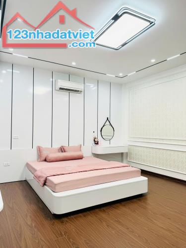 Bán nhà Nguyễn Ngọc Vũ, dt 52m2, 5 tầng, mt 5.3m mua nhà tặng nội thất 5* giá chỉ 8.25 tỷ - 3