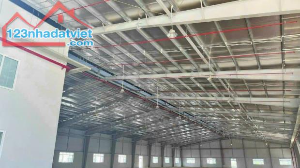 Cho thuê 2800m2 XƯỞNG mới 100% ,Tân Uyên ,Gía :220 triệu/tháng , PCCC tự động , đường cont - 2