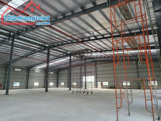 Cho thuê 2800m2 XƯỞNG mới 100% ,Tân Uyên ,Gía :220 triệu/tháng , PCCC tự động , đường cont - 3