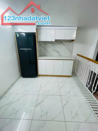 Bán nhà Thanh Xuân giá 3.75 tỷ, diện tích 19m2, 5 tầng, mặt tiền 4m - 4