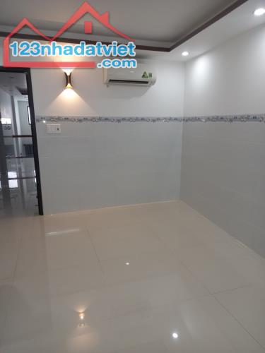 Bán nhà mới đẹp 70m2. 3 mê. Giá 3,9 tỷ.Đ. Thành thái.P. Quang Trung.Tp qui nhơn - 11