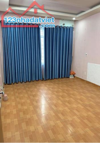 Bán gấp nhà Văn Cao, Đằng Giang, Ngô Quyền, giá 2,45tỷ. 3,5 tầng, 48,6m2. - 3