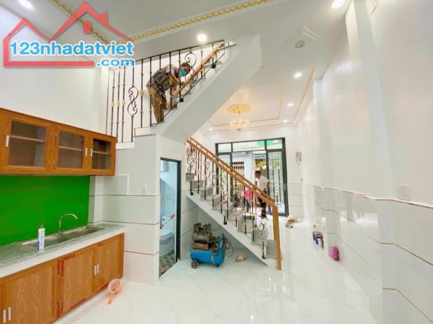 NHÀ MỚI 2 TẦNG - 32M2 - NHÀ ĐƯỜNG SỐ 8B - GẦN CHỢ BÌNH LONG - SỔ ĐẸP - CHỈ HƠN 3 TỶ - 1