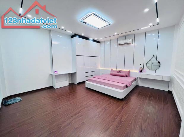 Bán Nhà Phố Hoàng Văn Thái 55m2 4T Ô Tô Đỗ Trước Cửa Giá Chỉ Nhỉnh 6 Tỷ - 1