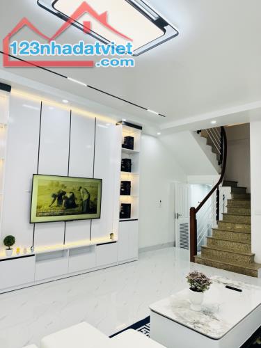 NHÀ ĐẸP FULL NỘI THẤT , 48 M2, 5T NGAY HOÀNG NGÂN- NGUYỄN NGỌC VŨ NHỈNH 8 TỶ - 3