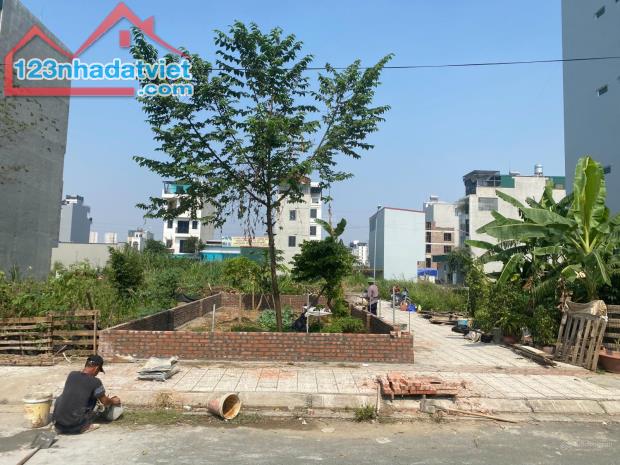 Duy nhất 01 lô góc siêu thoáng, view vườn hoa, hướng Nam, DT 83m2, khu 25ha Vân Canh