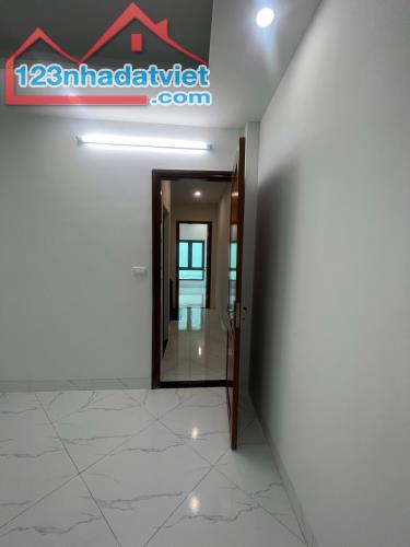 BÁN NHÀ TT NHỔN 42m OTO ĐỖ CỬA MT 4.2m - 4