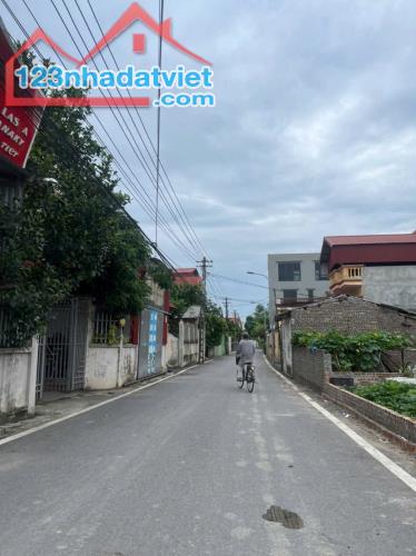 Trục chính kinh doanh Xuân Dục, Mỹ Hào hưng yên, Kinh doanh tốt, 2 ô tô tránh nhau