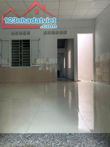 Giá rẻ Chỉ 2.75tỷ Bán đất tặng nhà 100m2 2 phòng ngủ đường Hà Duy Phiên, Hòa Xuân