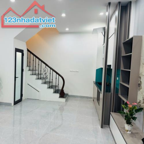 Bán nhà Võ Chí Công Ở Hân Hoan Sung Sướng 37.0m2 5 tầng 6.4 tỷ