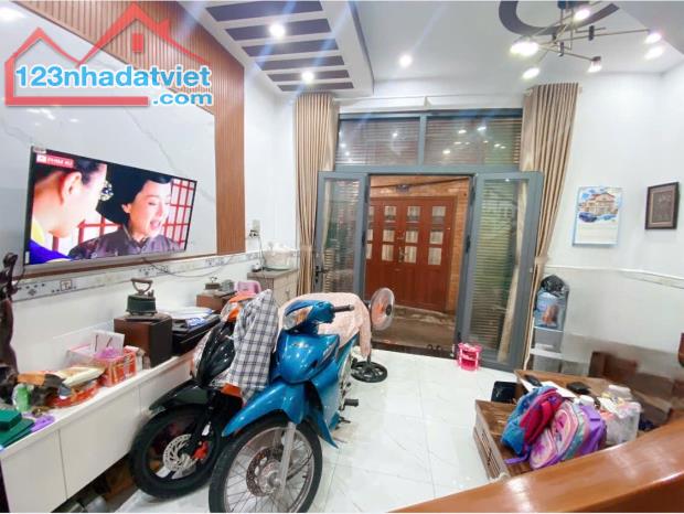 Bán nhà đường Quang Trung chiều ngang bề thế 4.5m chỉ 3 TỶ