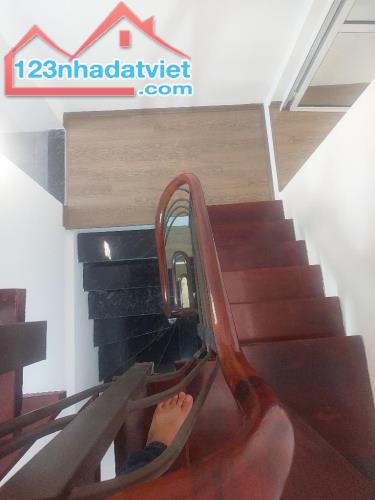 🏠 Nhà đẹp về ở ngay ,trung tâm hoàng cầu DT 30m 5t.mt 3.2 m thoáng trước thoáng sau( giá