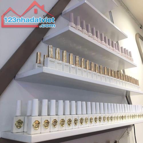 SANG NHƯỢNG TIỆM NAIL 18 HỒ BÁ KIỆN, PHƯỜNG 15,  QUẬN 10, HỒ CHÍ MINH - 3