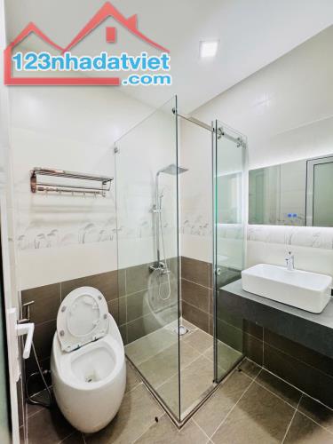 Bán Nhà - Hẻm Xe Hơi 8m - Kế Q.1 - 58m2 - 3 Tầng - 8.4 Tỷ (TL) - 1