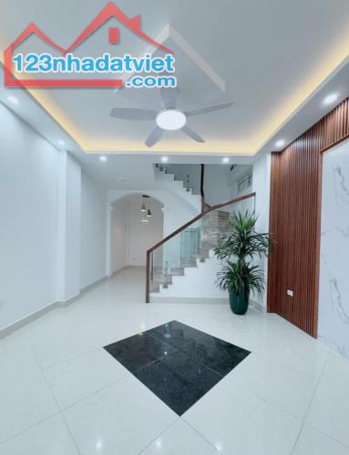 SIÊU HIẾM!!! CHỈ NHỈNH 5 TỶ SỞ HỮU NHÀ NGÔ GIA TỰ - 50M2 - GẦN BIGC LONG BIÊN - NGÕ THOÁNG